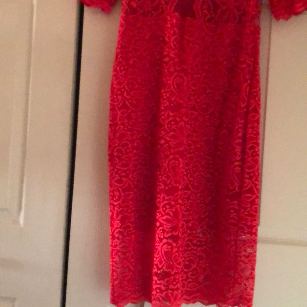 Red Lace Dtess - Picture 4 of 6